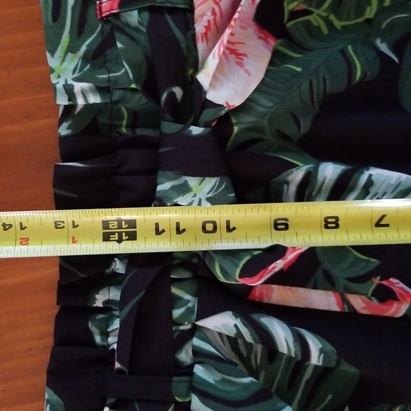 Black Tropical Paperbag Waist Shorts Size Large - Picture 5 of 8